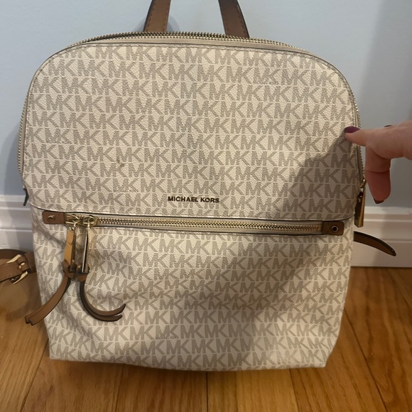 Michael Kors backpack great condition - Picture 2 of 11